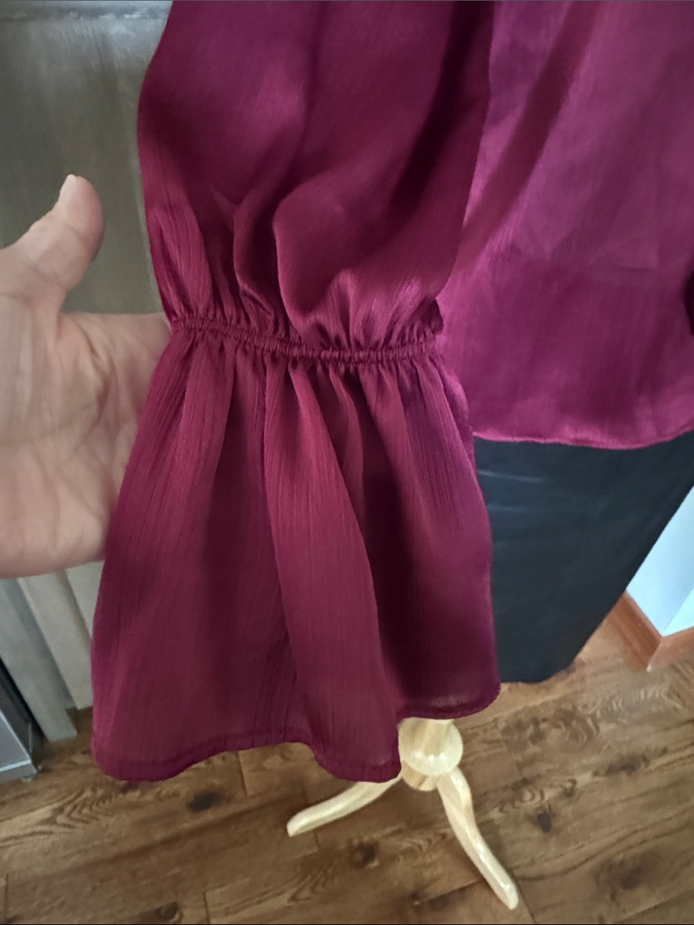 Vince Comuto- Ruffled V-Neck Bell-Sleeve Top - Picture 5 of 9